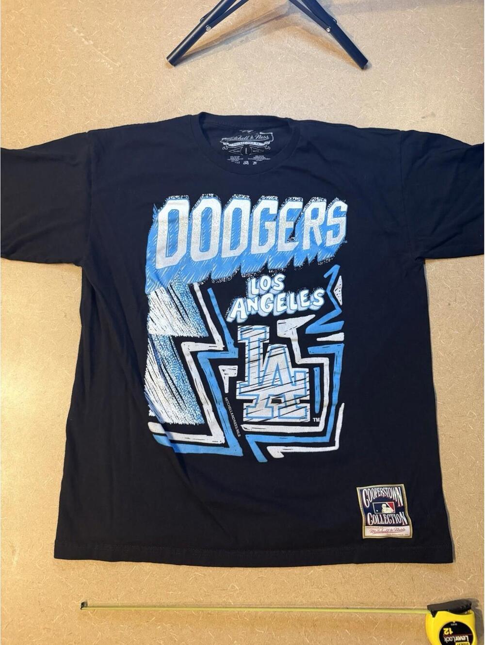 Mitchell & Ness Sidewalk Sketch Los Angeles Dodgers T-Shirt Size large